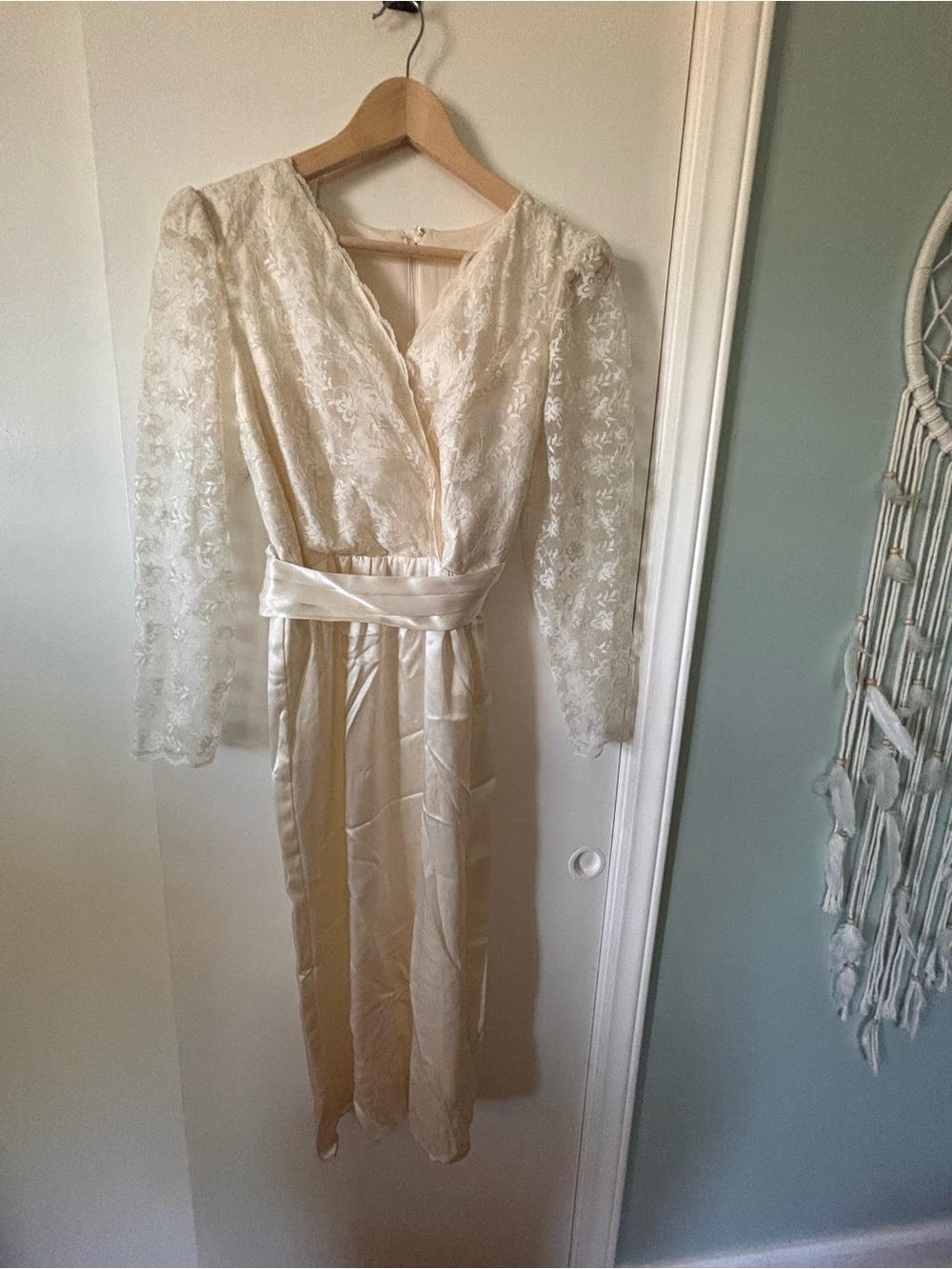Vintage 1970’s Cream Lace Satin bridal Dress with long sheer lace sleeves 12